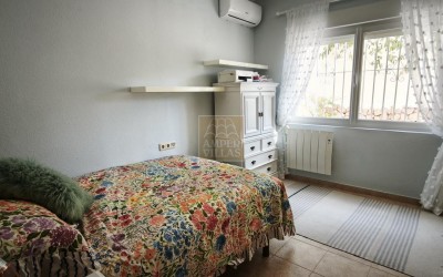Villa with a guest apartment, swimming pool and spacious outdoor areas in Santa Clara, Altea